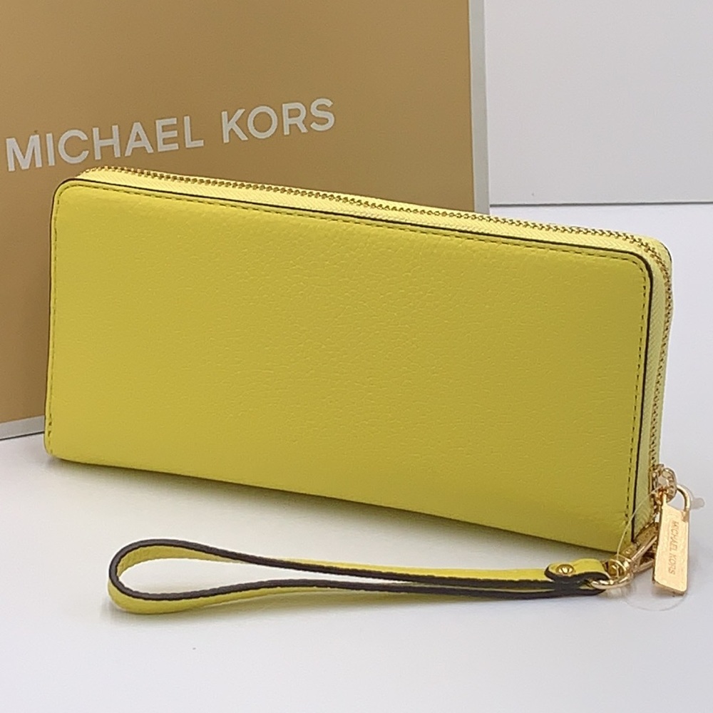 MICHAEL KORS Large Travel Continental Leather
Color: SUNSHINE - Picture 3 of 16